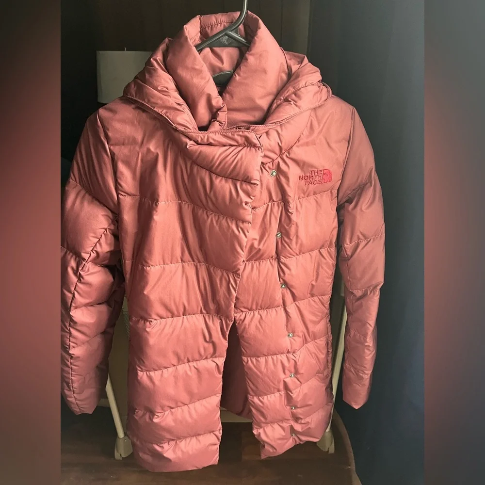 The North Face Women's Pink Puffer Jacket - Picture 1 of 6
